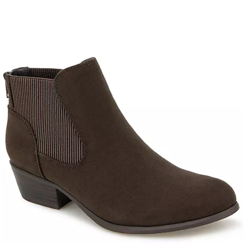 Brown faux suede booties 🤎
NWT
UNIONBAY